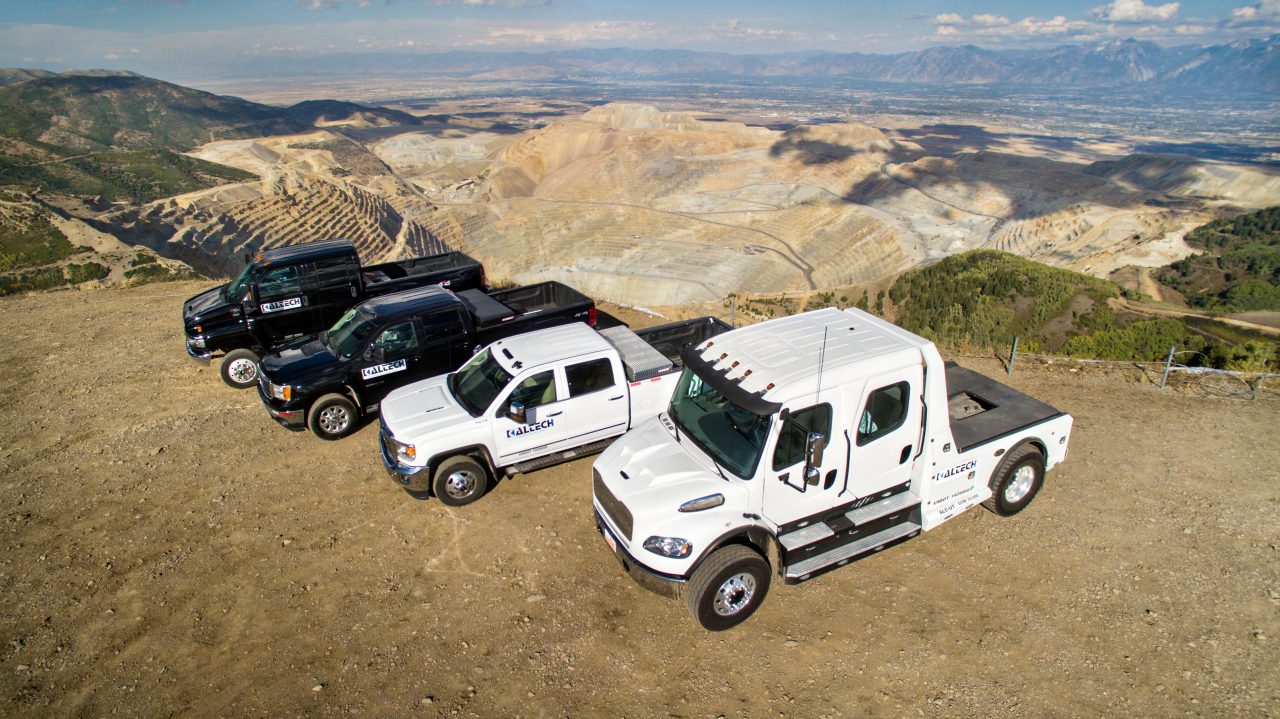 Kaltech reline crew vehicles at a mine site